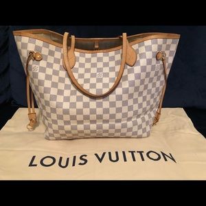 Lou’s, medium mm purse (authentic)